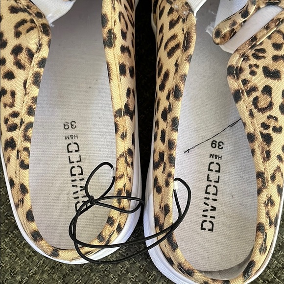 Divided H&M Leopard Print Slip-On Sneakers - Picture 5 of 6
